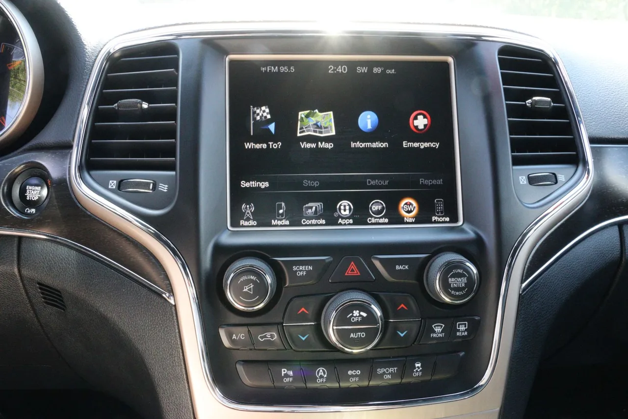 2017 Jeep Grand Cherokee Limited Sport Utility 4D in gray — photo 24 of 31