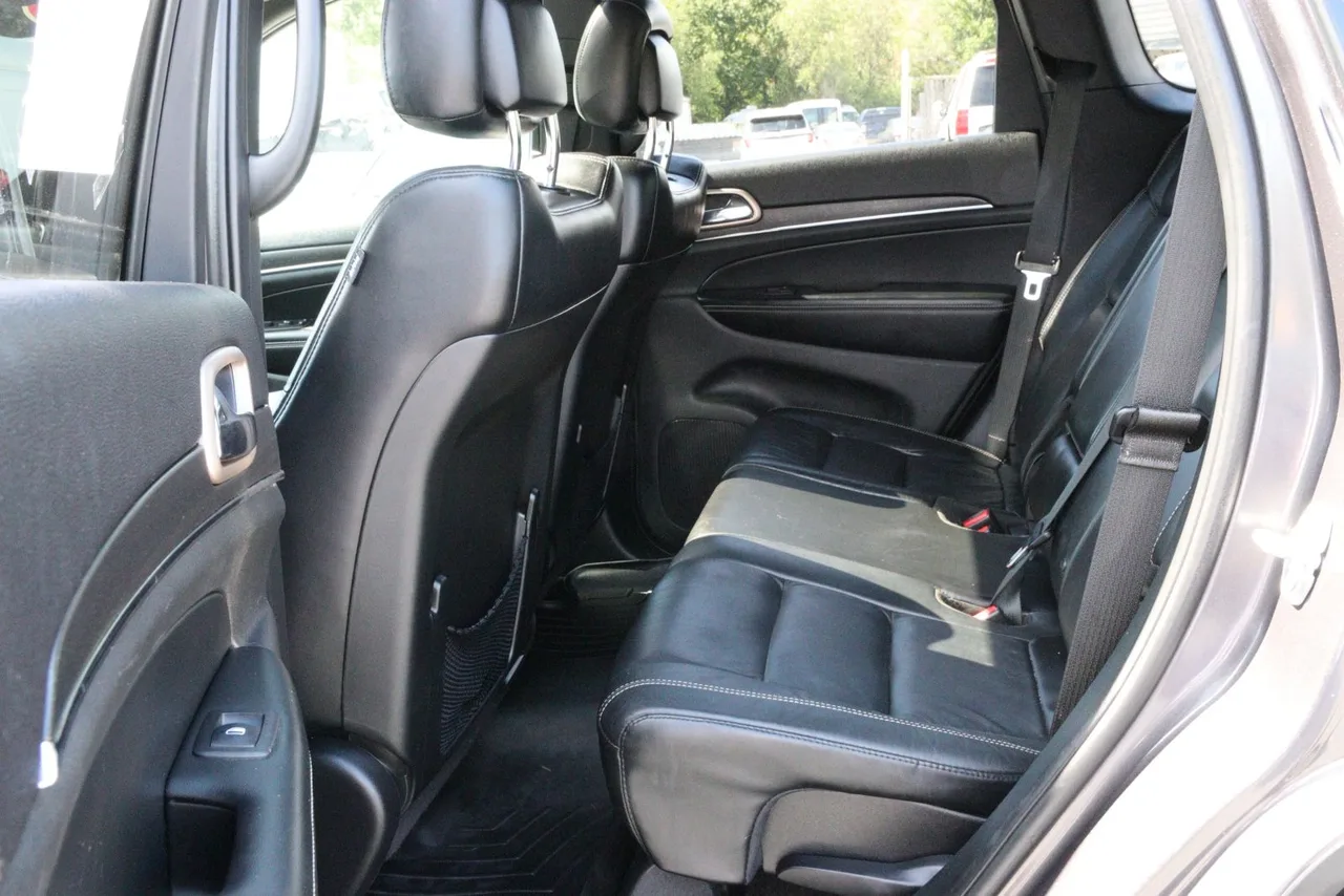 2017 Jeep Grand Cherokee Limited Sport Utility 4D in gray — photo 27 of 31