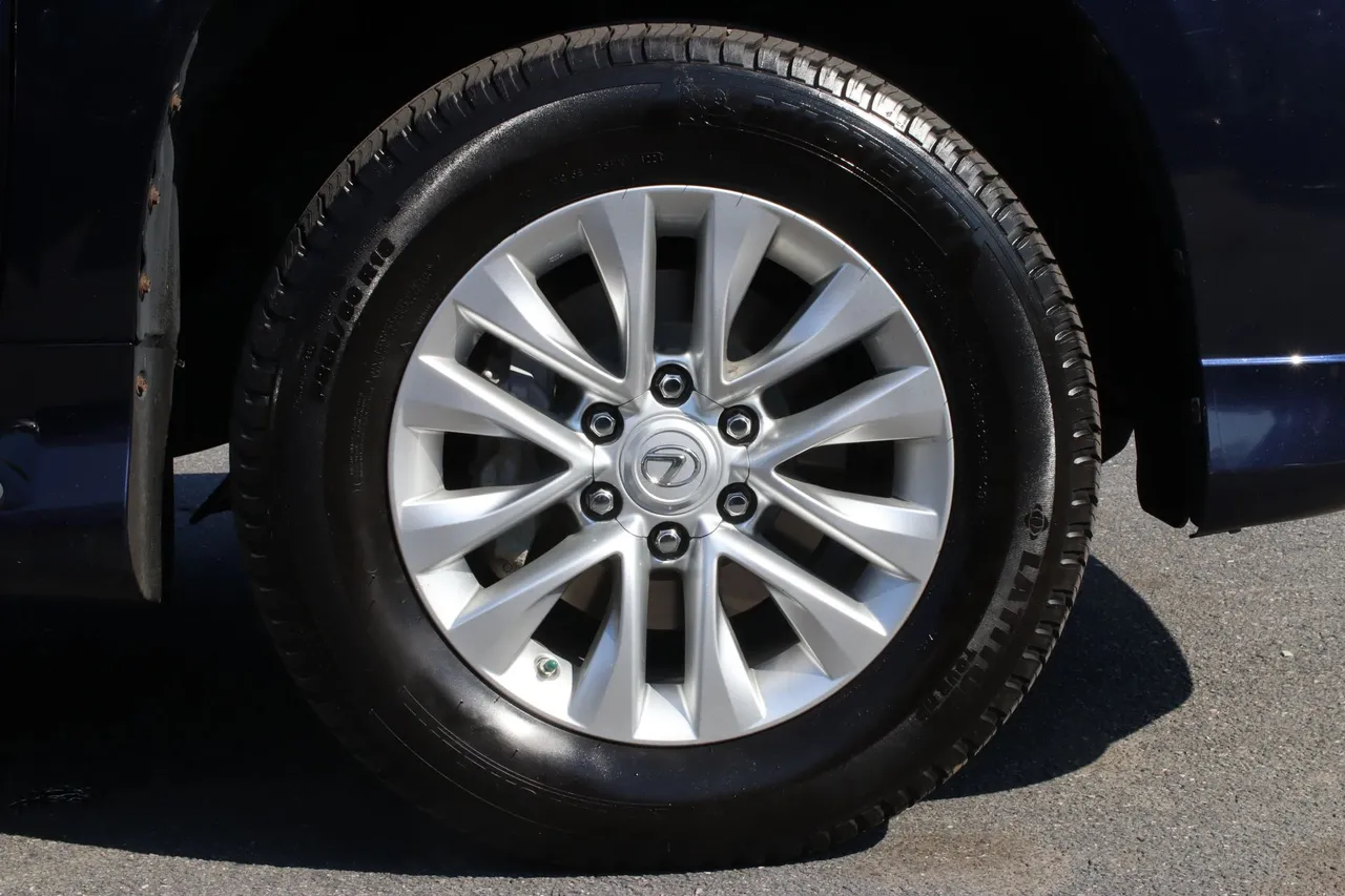 2017 Lexus GX GX 460 Sport Utility 4D in blue — photo 9 of 37