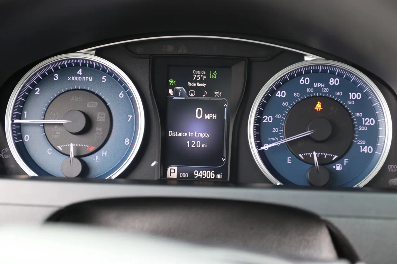 2017 Toyota Camry XLE Sedan 4D in gray — photo 19 of 32