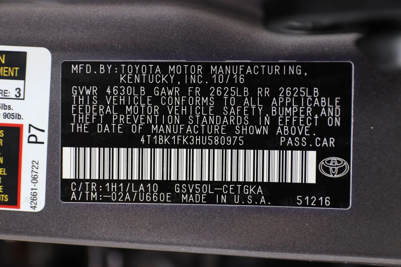 2017 Toyota Camry XLE Sedan 4D in gray — photo 32 of 32