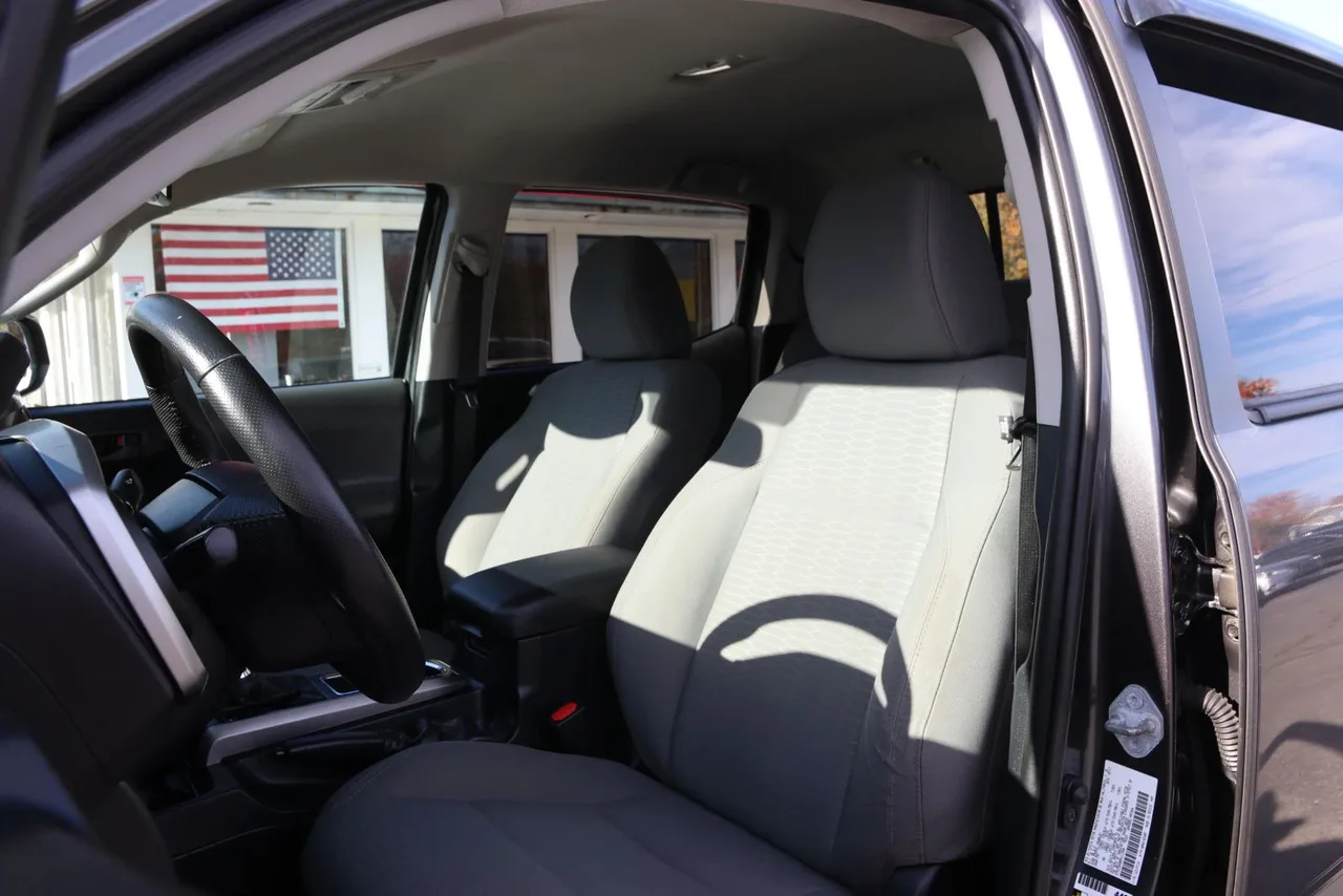 2017 Toyota Tacoma Double Cab SR5 Pickup 4D 5 ft in gray — photo 14 of 39