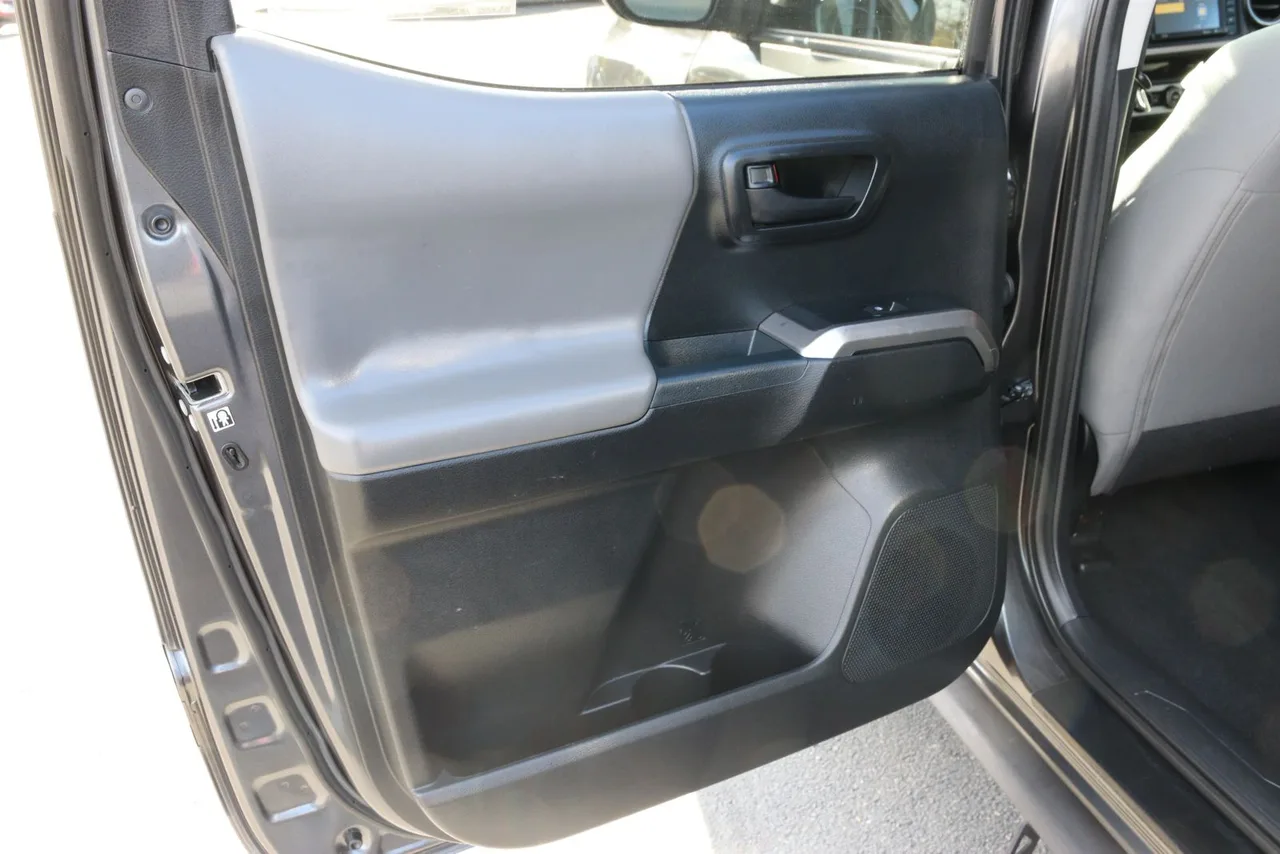 2017 Toyota Tacoma Double Cab SR5 Pickup 4D 5 ft in gray — photo 15 of 39