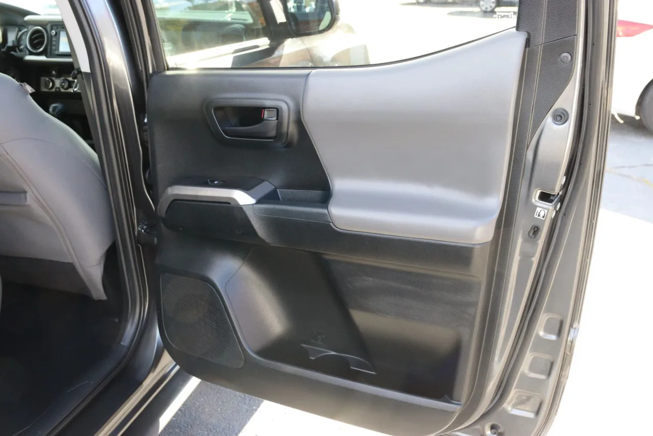 2017 Toyota Tacoma Double Cab SR5 Pickup 4D 5 ft in gray — photo 18 of 39