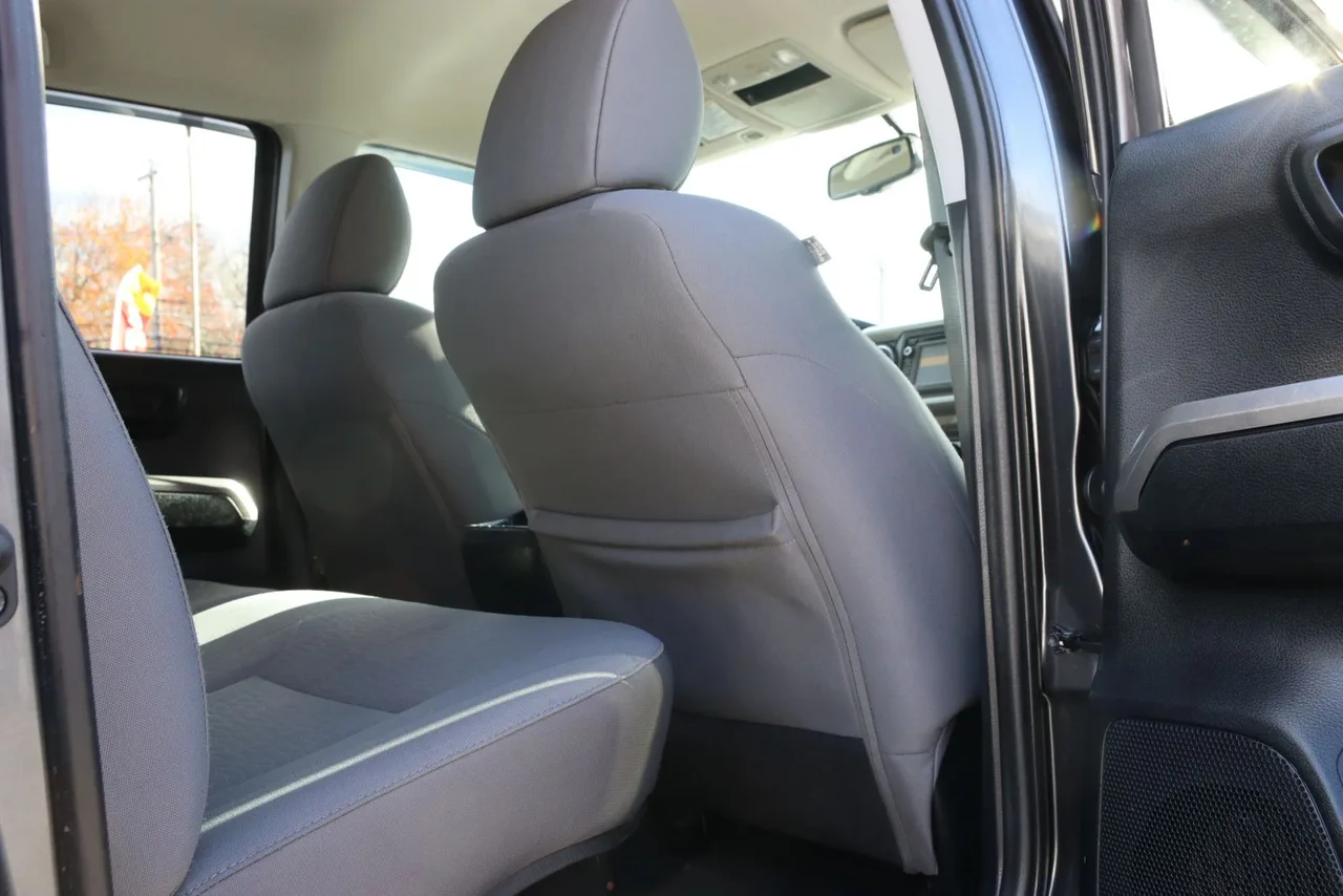 2017 Toyota Tacoma Double Cab SR5 Pickup 4D 5 ft in gray — photo 19 of 39