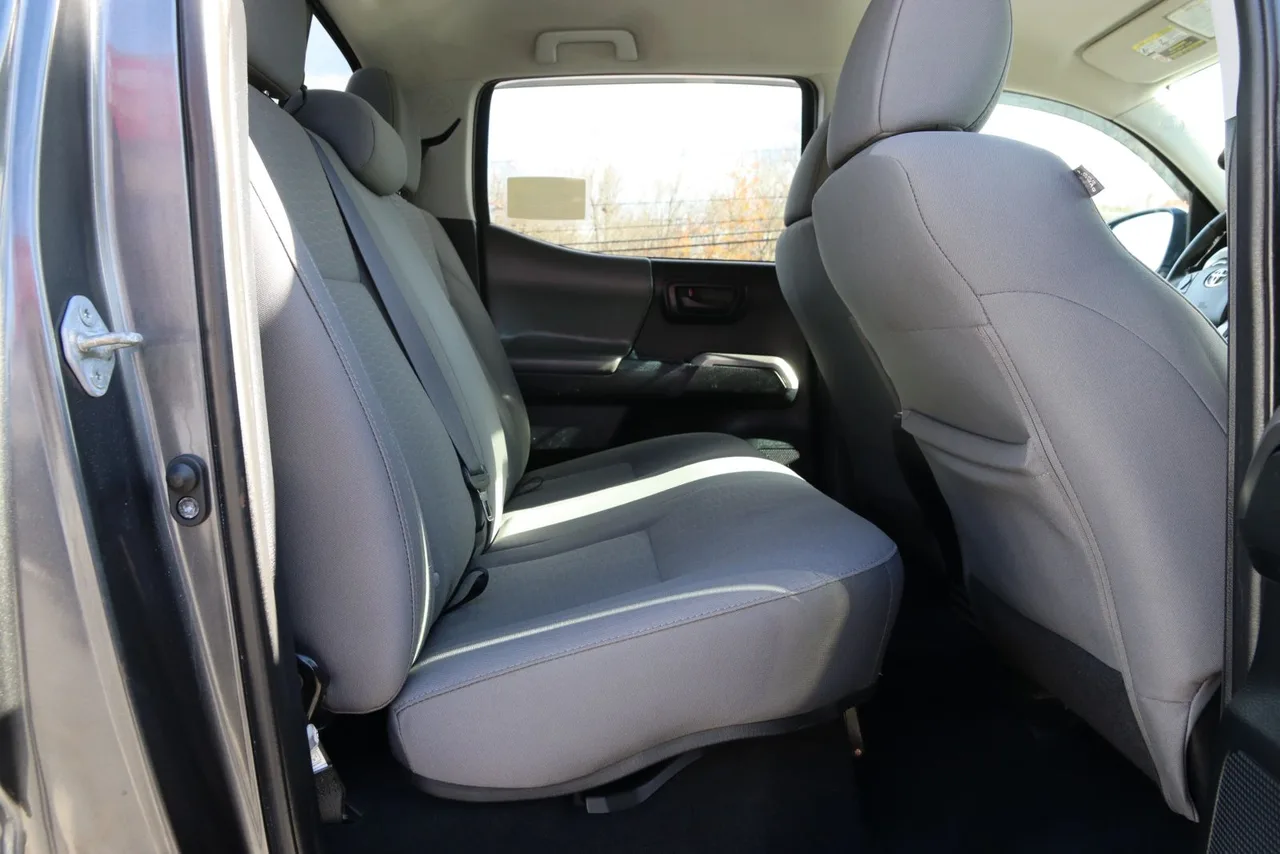 2017 Toyota Tacoma Double Cab SR5 Pickup 4D 5 ft in gray — photo 20 of 39