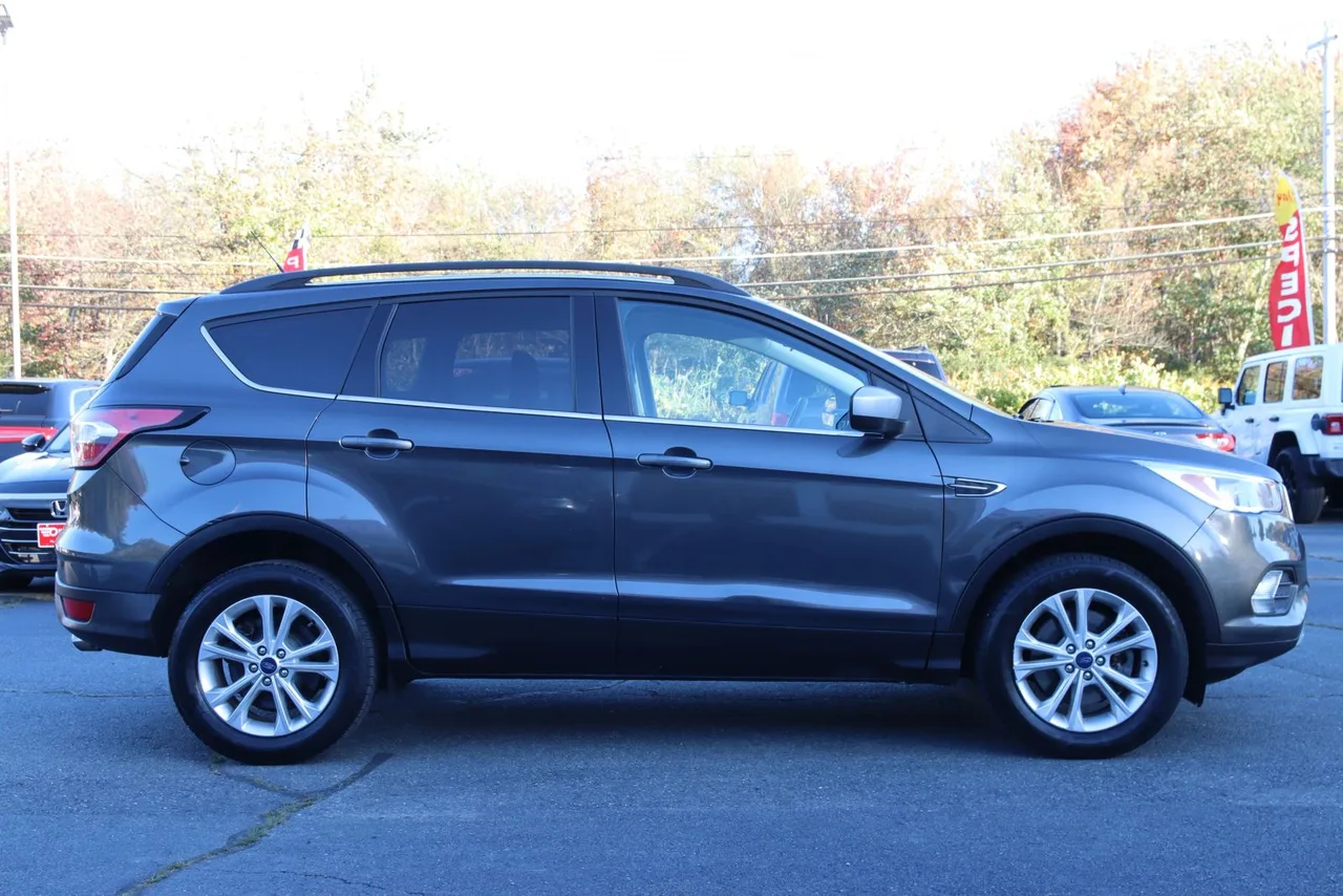 2018 Ford Escape SE Sport Utility 4D in gray — photo 6 of 40