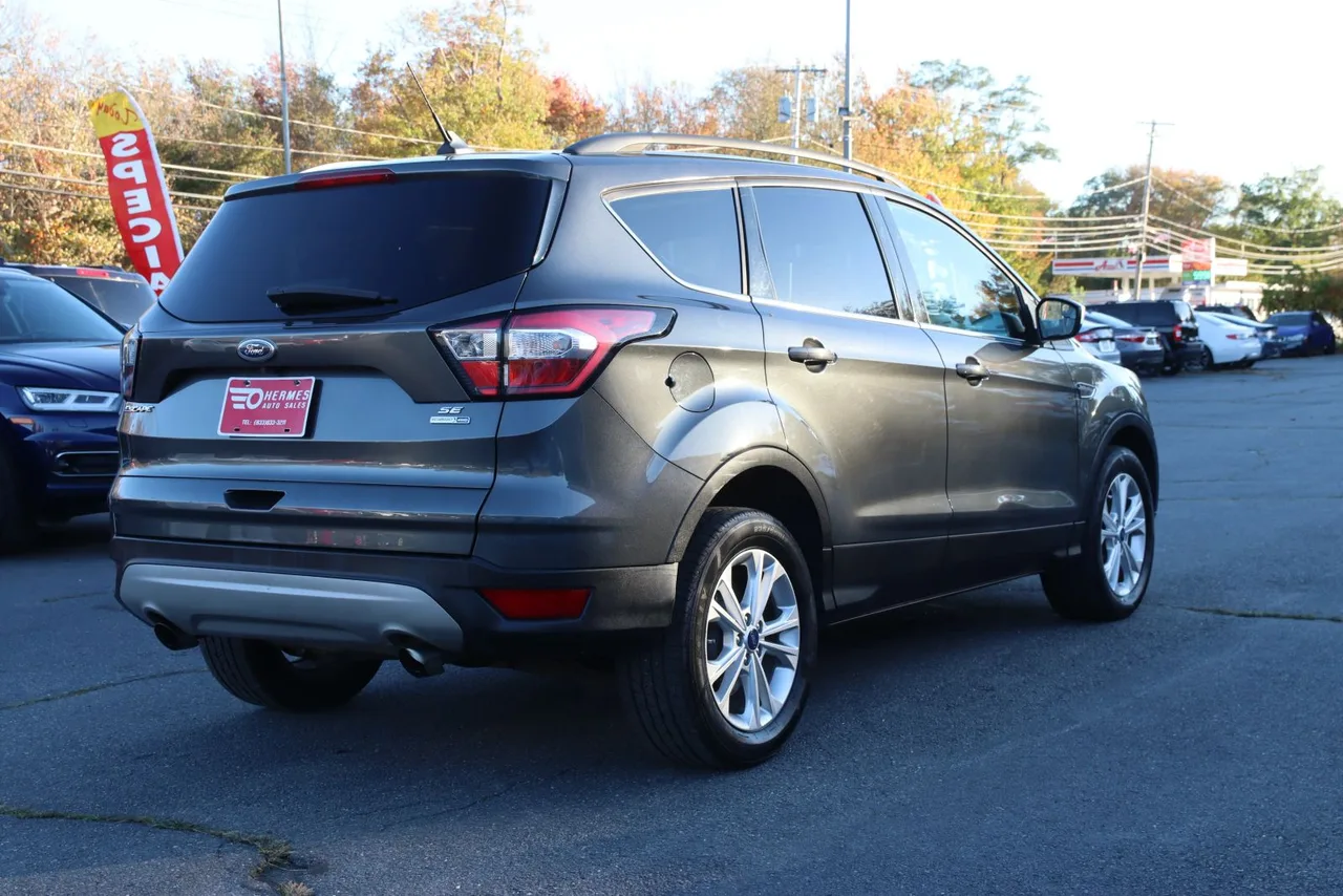 2018 Ford Escape SE Sport Utility 4D in gray — photo 8 of 40