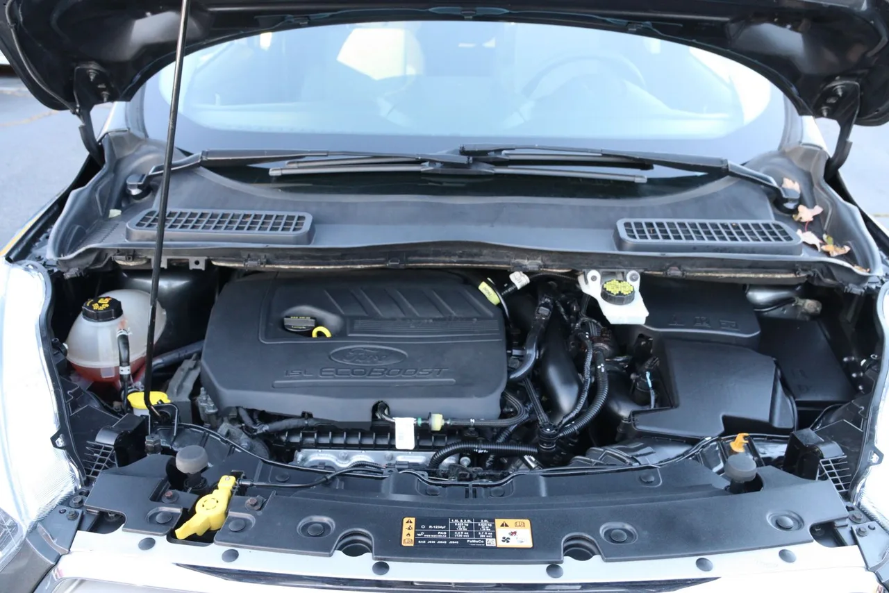 2018 Ford Escape SE Sport Utility 4D in gray — photo 12 of 40