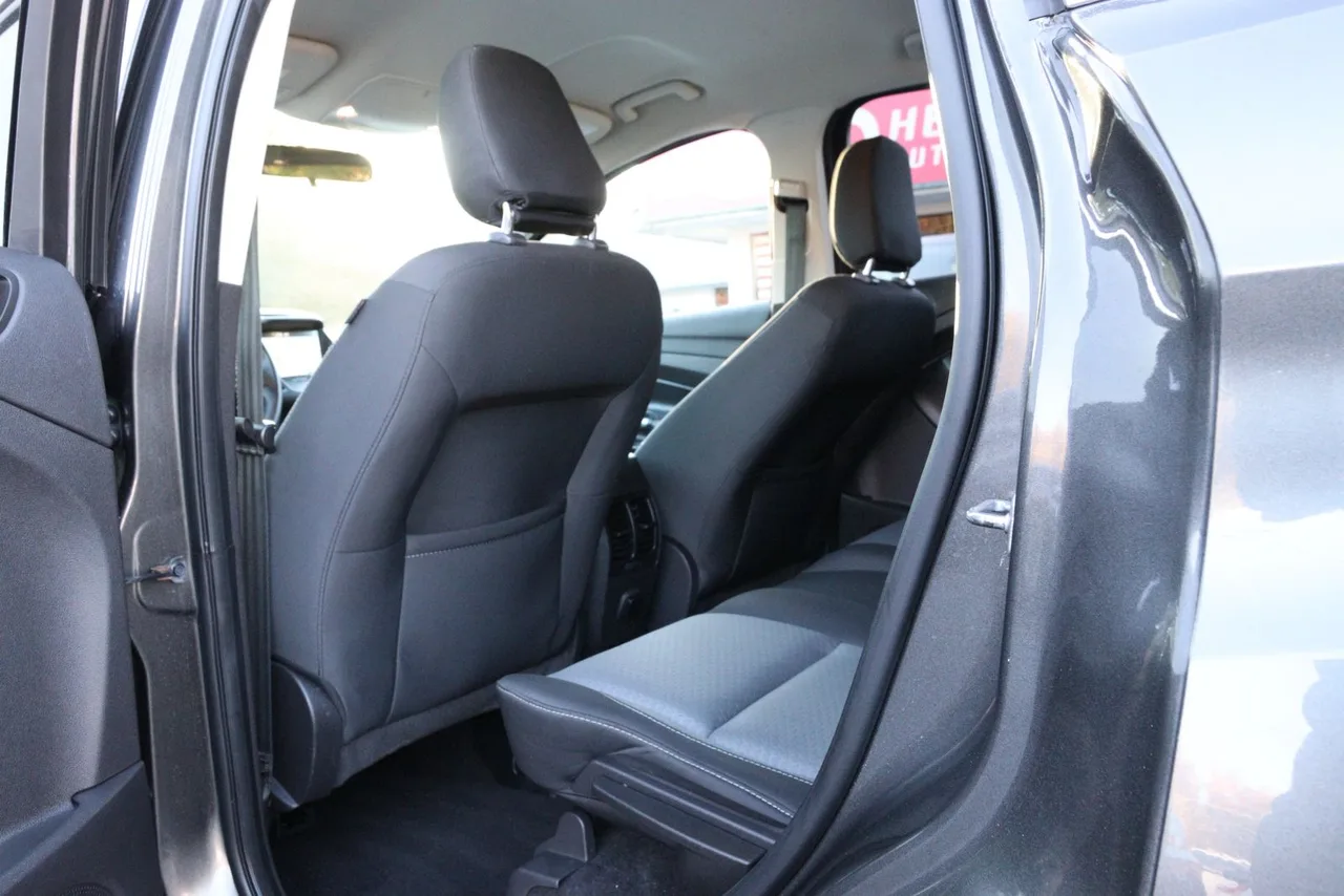 2018 Ford Escape SE Sport Utility 4D in gray — photo 19 of 40