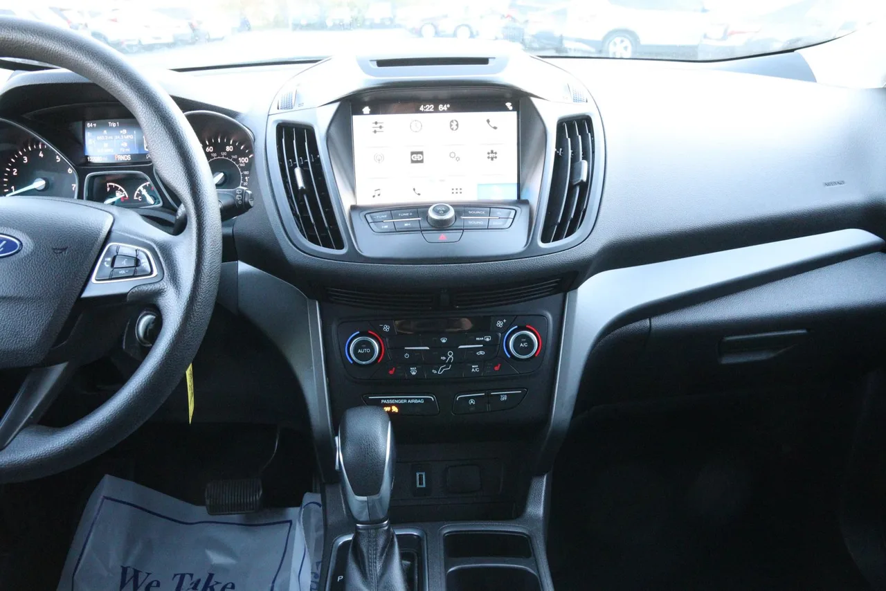 2018 Ford Escape SE Sport Utility 4D in gray — photo 28 of 40