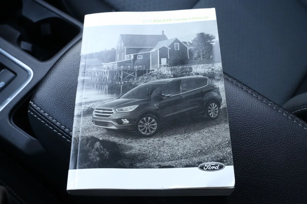 2018 Ford Escape SE Sport Utility 4D in gray — photo 40 of 40