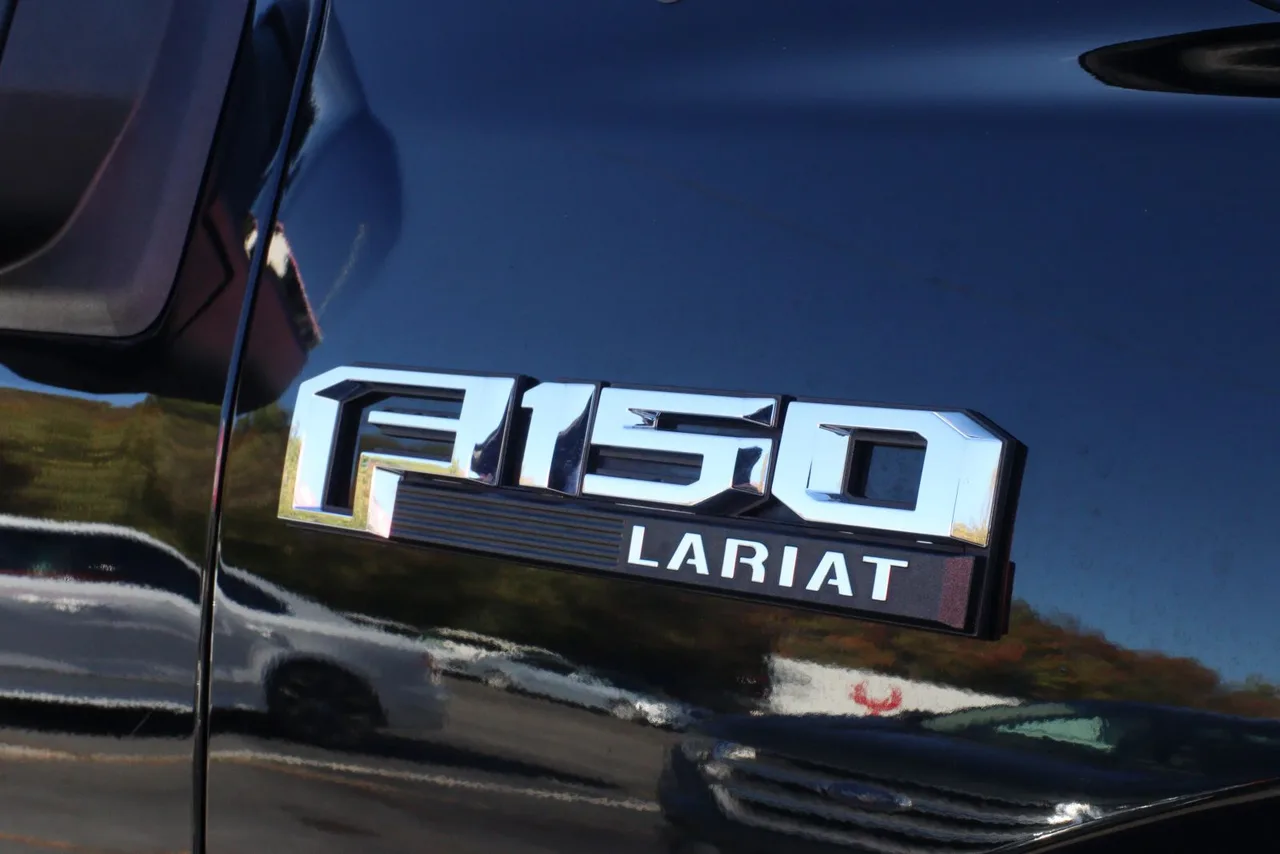 2018 Ford F150 Super Cab Lariat Pickup 4D 6 1/2 ft in black — photo 12 of 43