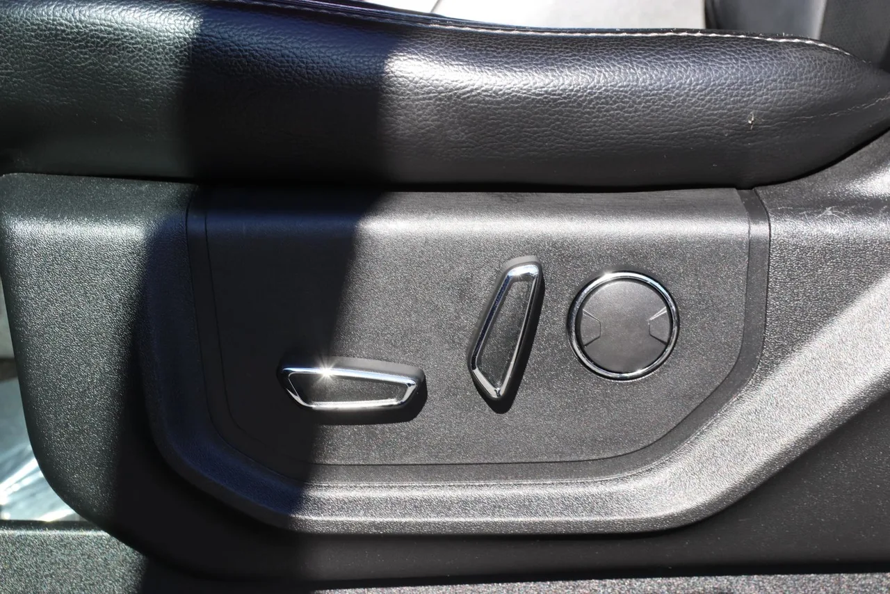 2018 Ford F150 Super Cab Lariat Pickup 4D 6 1/2 ft in black — photo 18 of 43