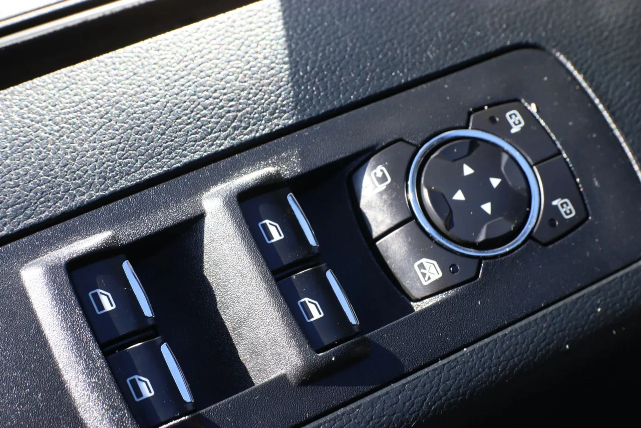 2018 Ford F150 Super Cab Lariat Pickup 4D 6 1/2 ft in black — photo 19 of 43