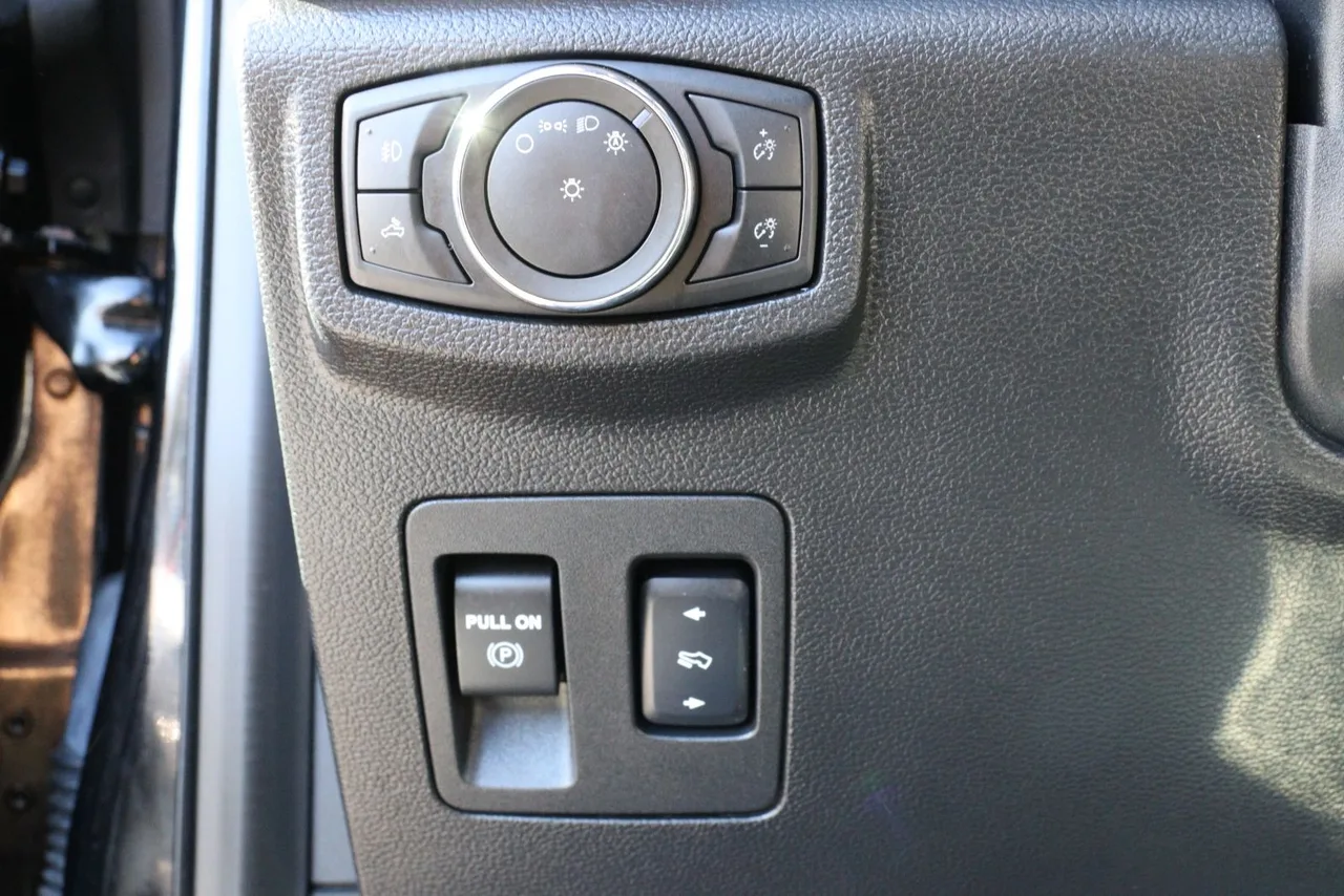 2018 Ford F150 Super Cab Lariat Pickup 4D 6 1/2 ft in black — photo 21 of 43