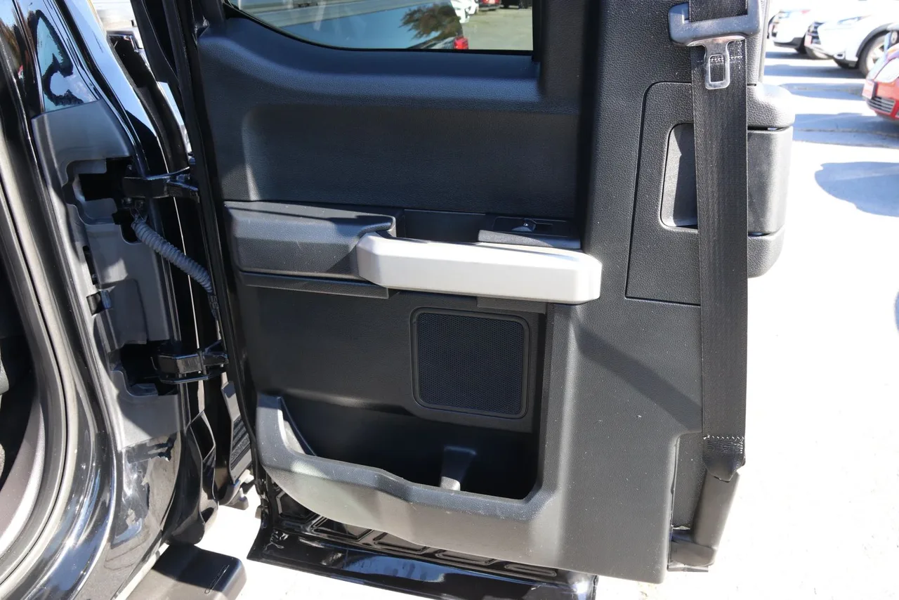2018 Ford F150 Super Cab Lariat Pickup 4D 6 1/2 ft in black — photo 22 of 43