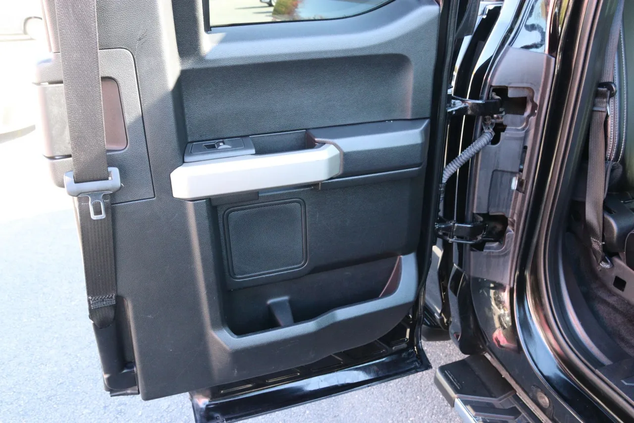 2018 Ford F150 Super Cab Lariat Pickup 4D 6 1/2 ft in black — photo 24 of 43