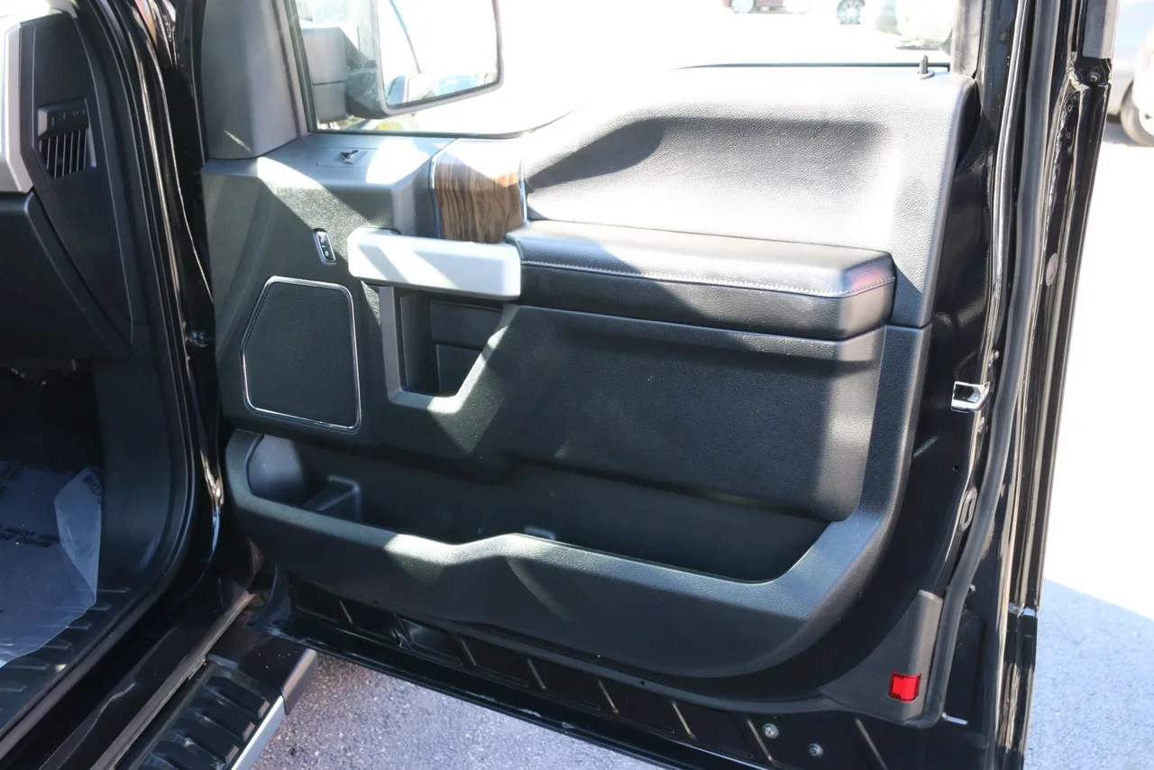 2018 Ford F150 Super Cab Lariat Pickup 4D 6 1/2 ft in black — photo 26 of 43