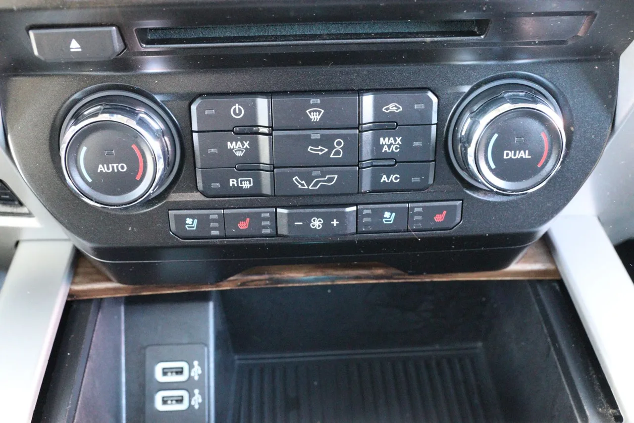 2018 Ford F150 Super Cab Lariat Pickup 4D 6 1/2 ft in black — photo 36 of 43