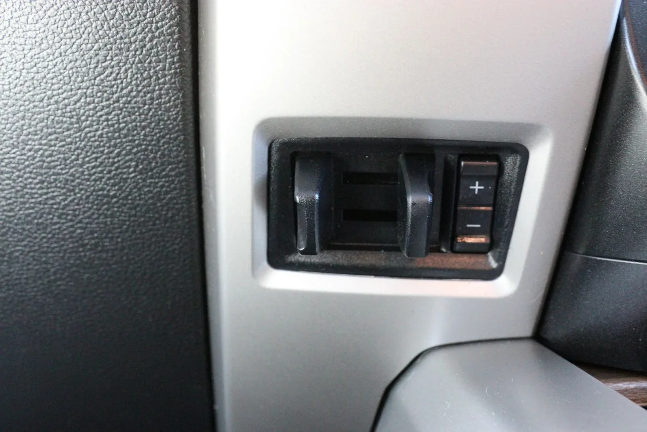 2018 Ford F150 Super Cab Lariat Pickup 4D 6 1/2 ft in black — photo 37 of 43