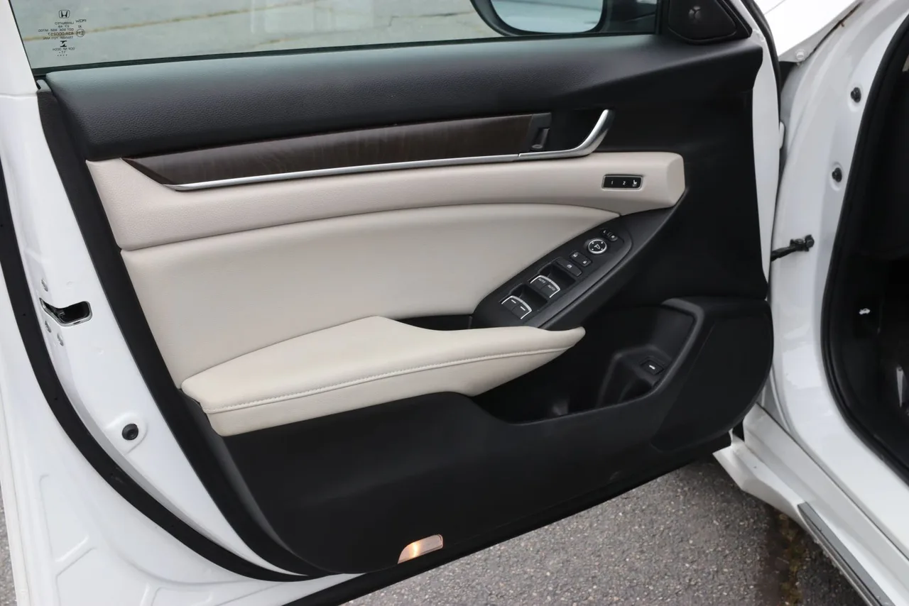 2018 Honda Accord Touring Sedan 4D in white — photo 12 of 44