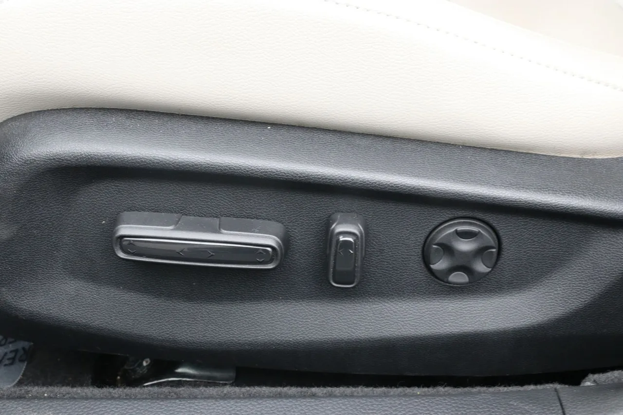 2018 Honda Accord Touring Sedan 4D in white — photo 15 of 44