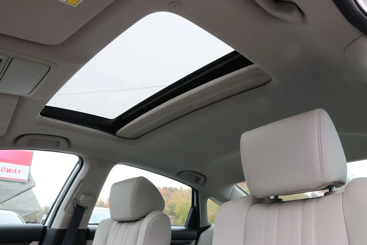 2018 Honda Accord Touring Sedan 4D in white — photo 17 of 44