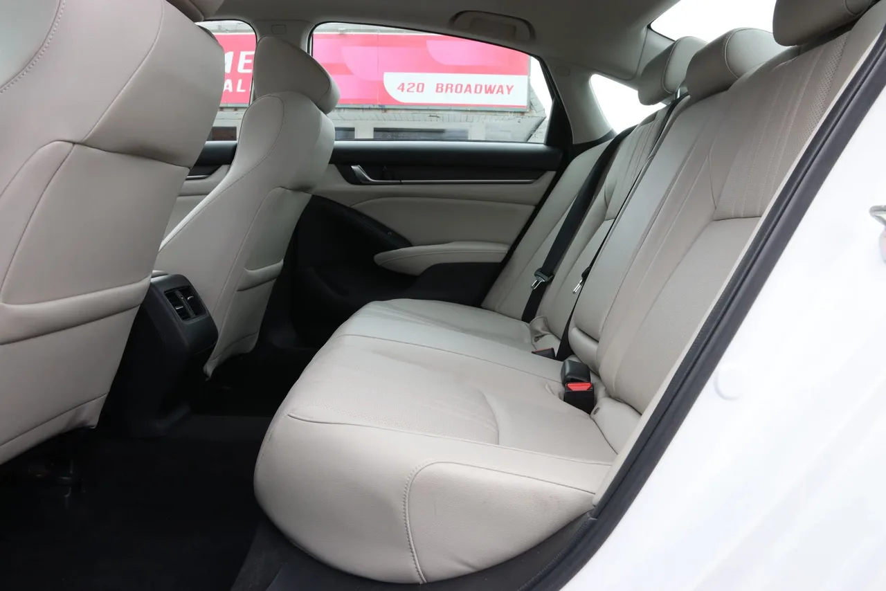 2018 Honda Accord Touring Sedan 4D in white — photo 21 of 44