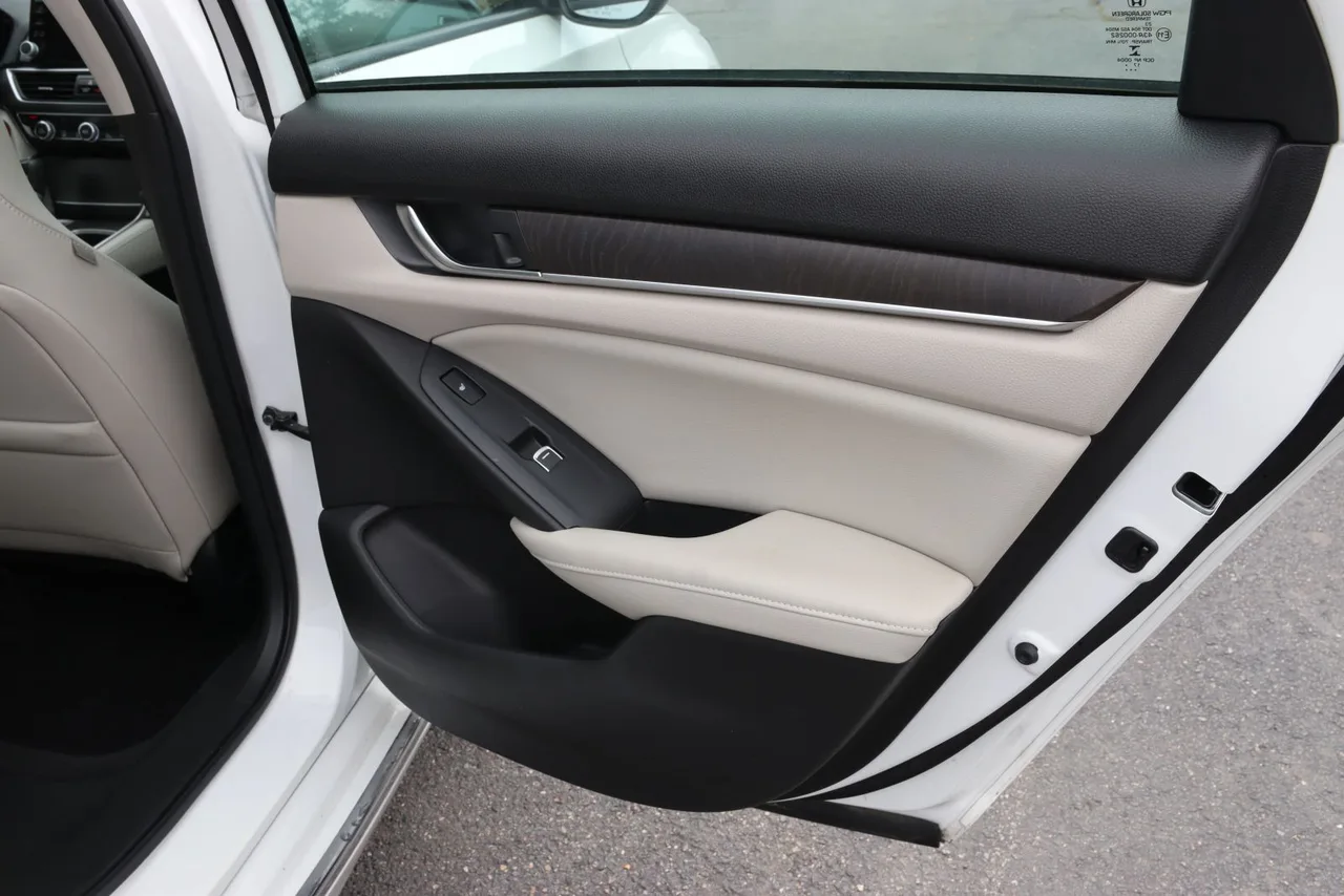 2018 Honda Accord Touring Sedan 4D in white — photo 22 of 44