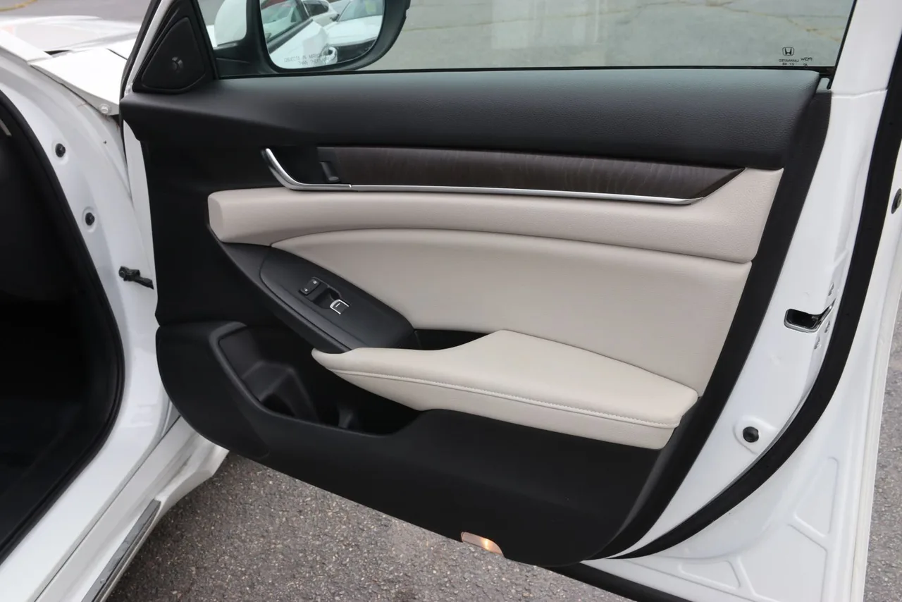 2018 Honda Accord Touring Sedan 4D in white — photo 26 of 44