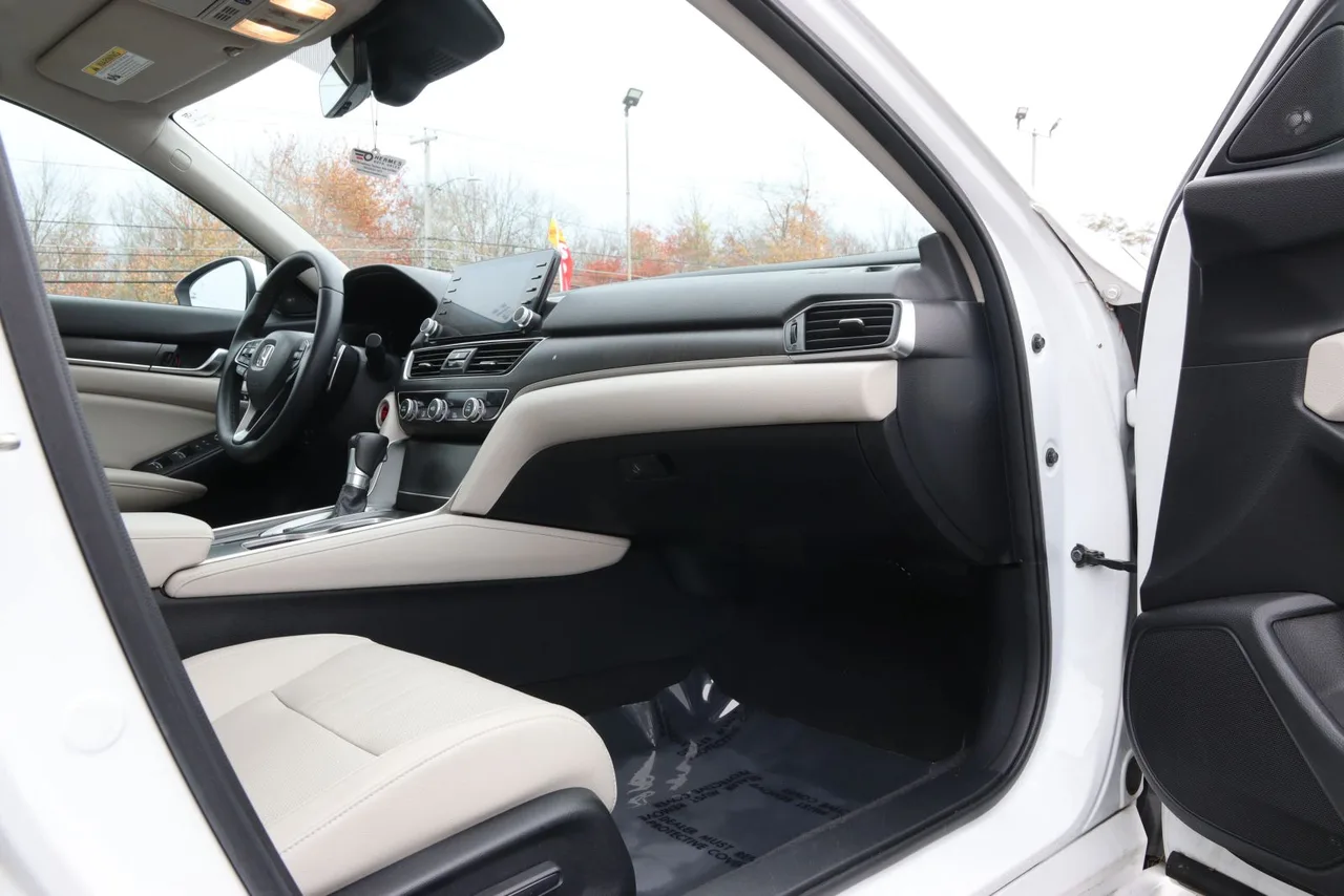 2018 Honda Accord Touring Sedan 4D in white — photo 27 of 44