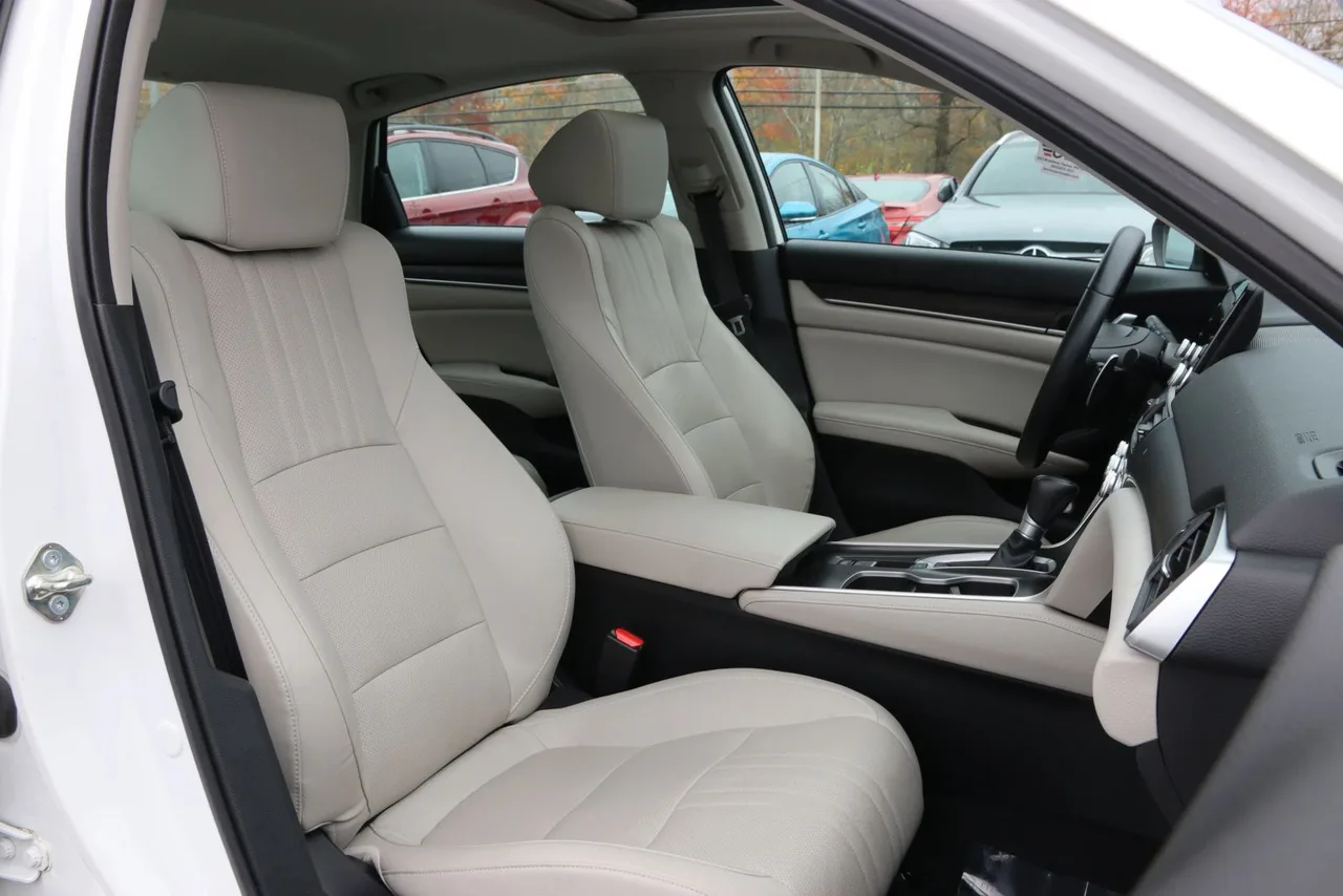 2018 Honda Accord Touring Sedan 4D in white — photo 29 of 44