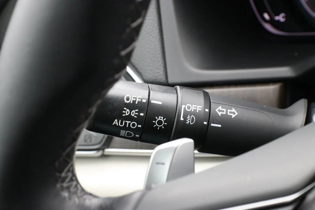 2018 Honda Accord Touring Sedan 4D in white — photo 39 of 44