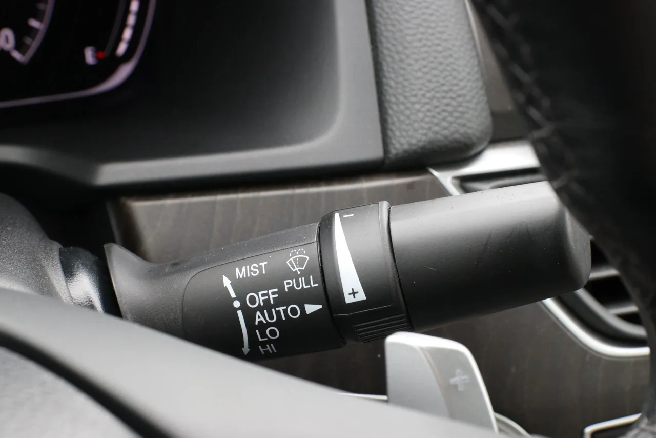 2018 Honda Accord Touring Sedan 4D in white — photo 40 of 44
