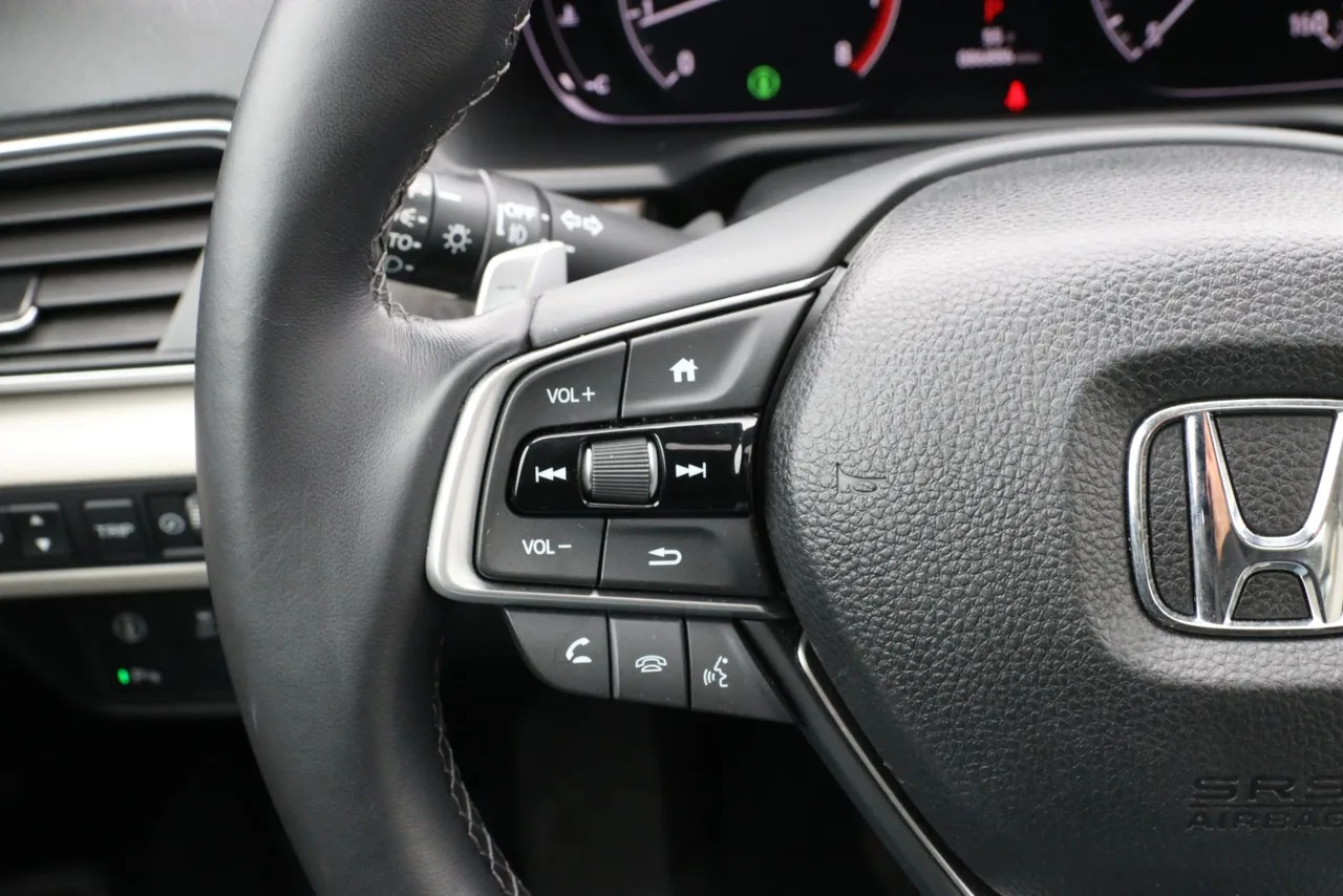 2018 Honda Accord Touring Sedan 4D in white — photo 41 of 44