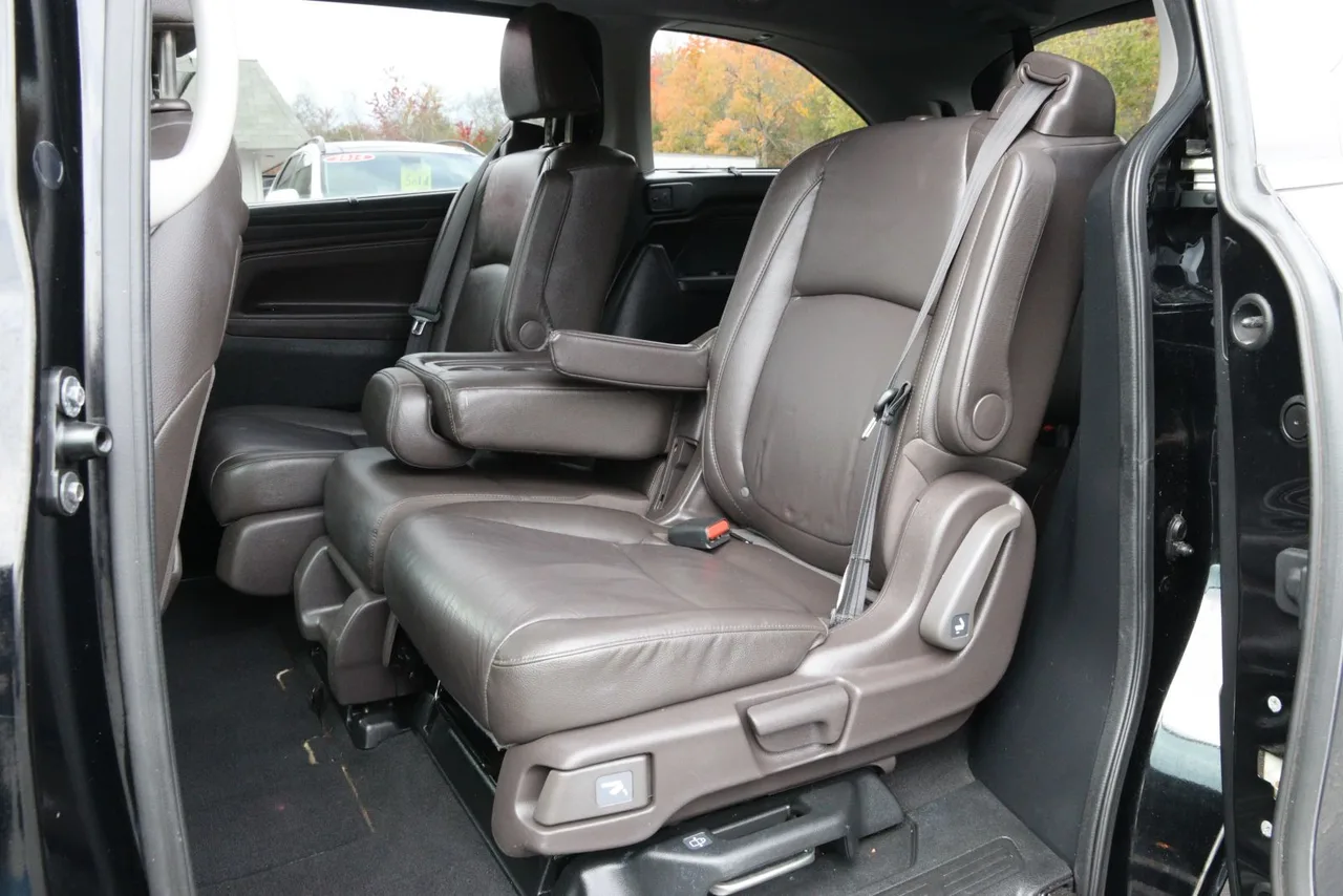 2018 Honda Odyssey Touring Minivan 4D in black — photo 17 of 39