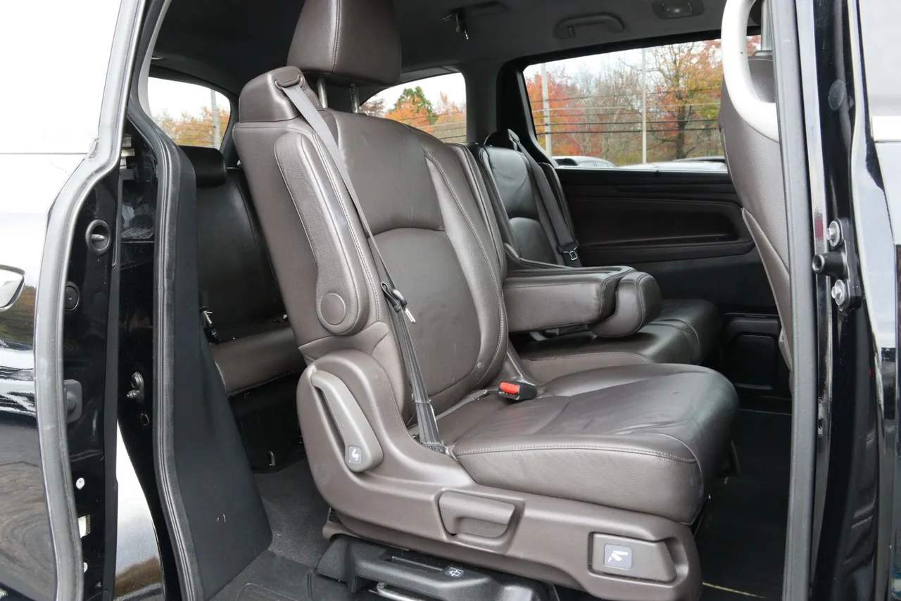 2018 Honda Odyssey Touring Minivan 4D in black — photo 18 of 39