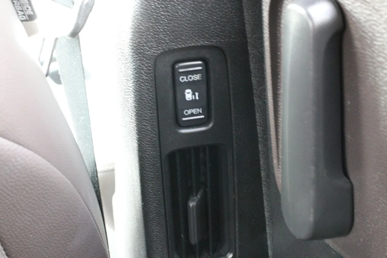 2018 Honda Odyssey Touring Minivan 4D in black — photo 25 of 39