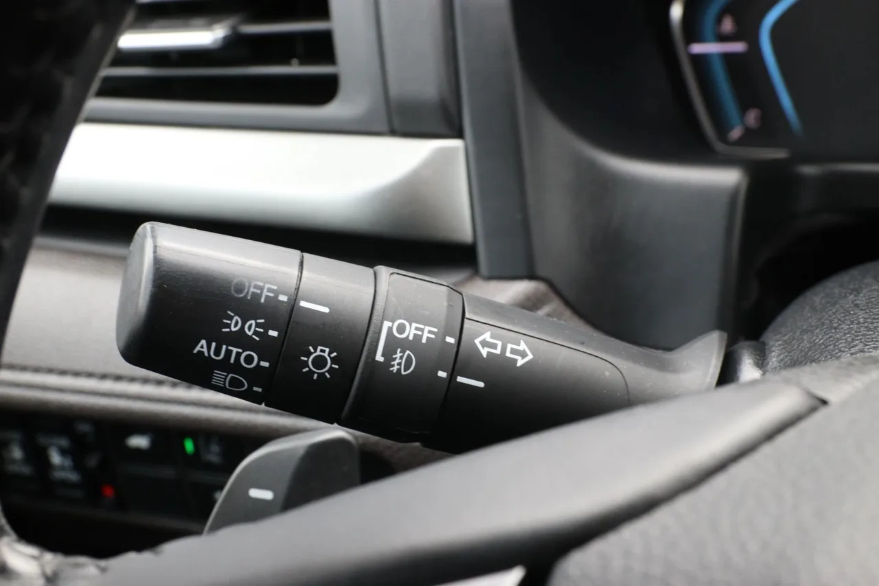 2018 Honda Odyssey Touring Minivan 4D in black — photo 34 of 39