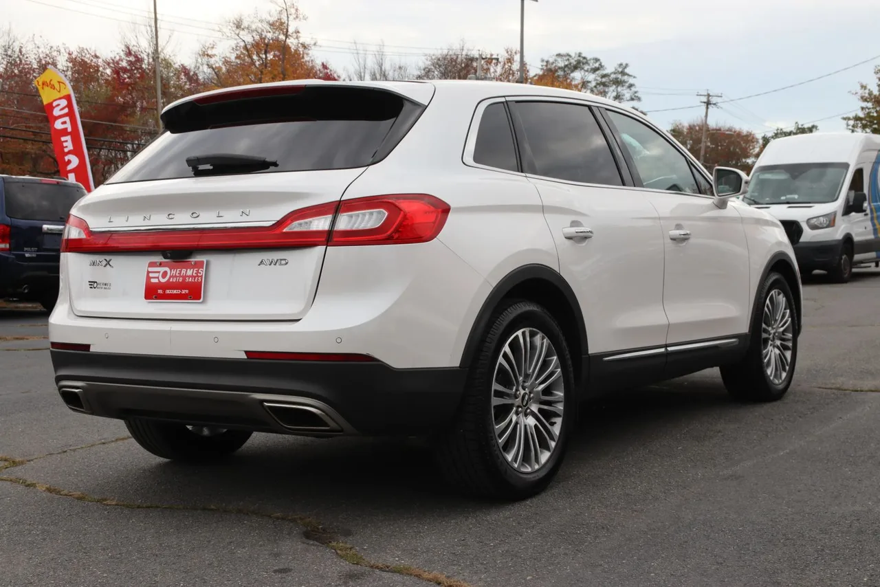 2018 Lincoln MKX Reserve Sport Utility 4D in white — photo 8 of 35
