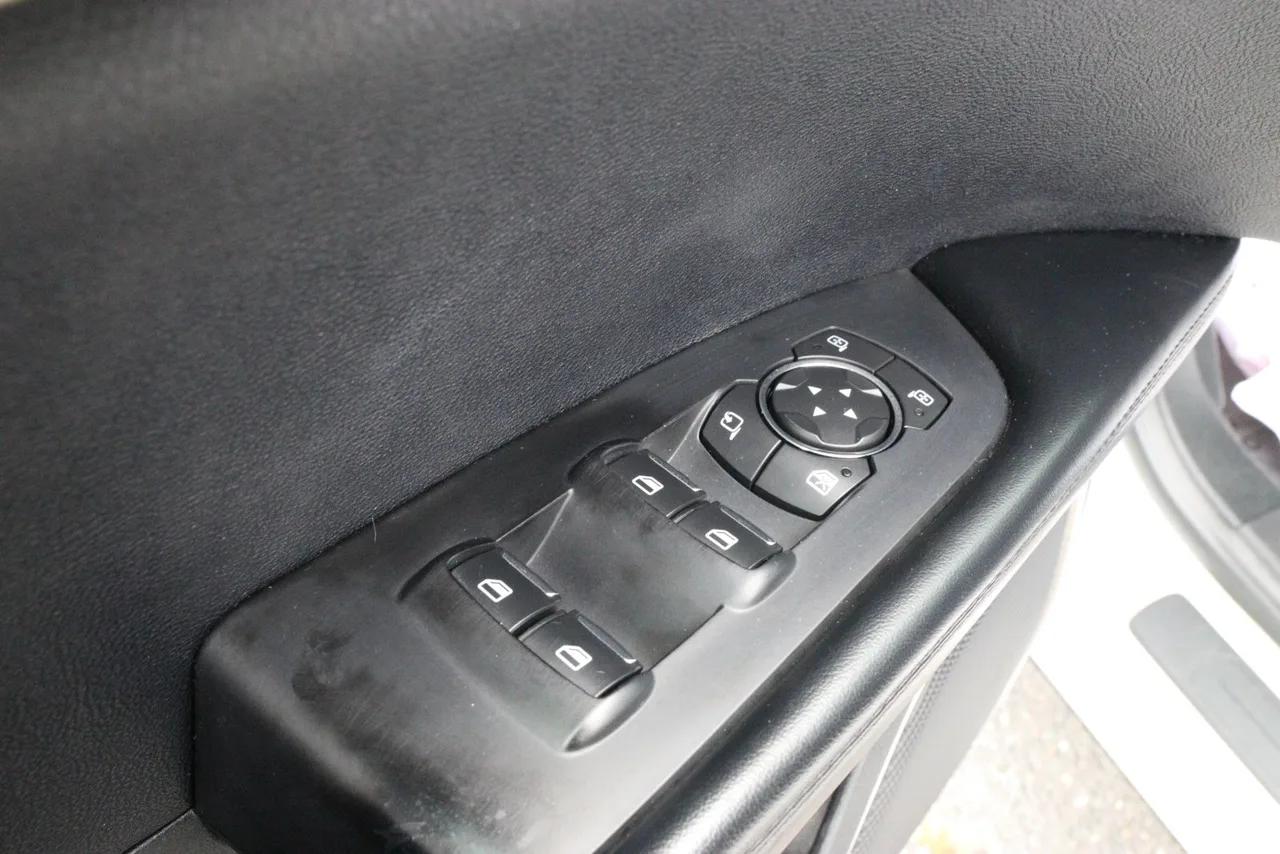 2018 Lincoln MKX Reserve Sport Utility 4D in white — photo 14 of 35
