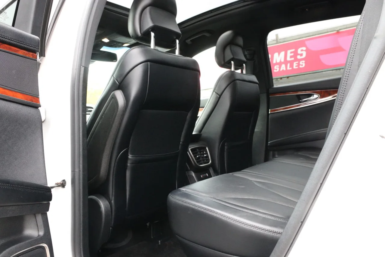 2018 Lincoln MKX Reserve Sport Utility 4D in white — photo 19 of 35