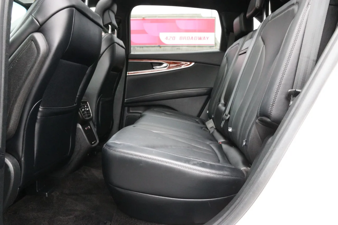2018 Lincoln MKX Reserve Sport Utility 4D in white — photo 20 of 35