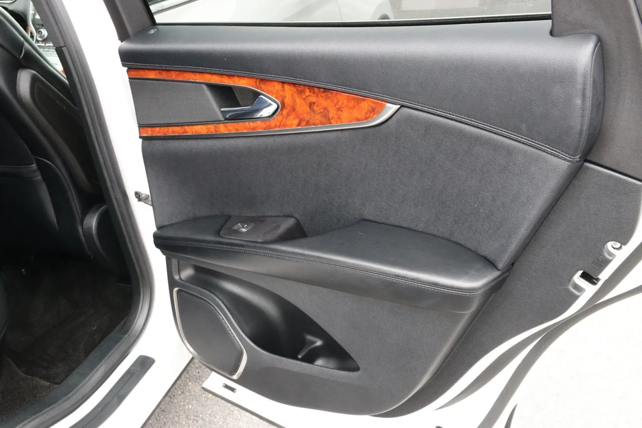 2018 Lincoln MKX Reserve Sport Utility 4D in white — photo 21 of 35