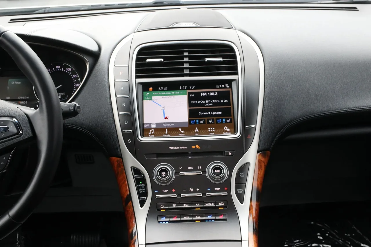 2018 Lincoln MKX Reserve Sport Utility 4D in white — photo 25 of 35