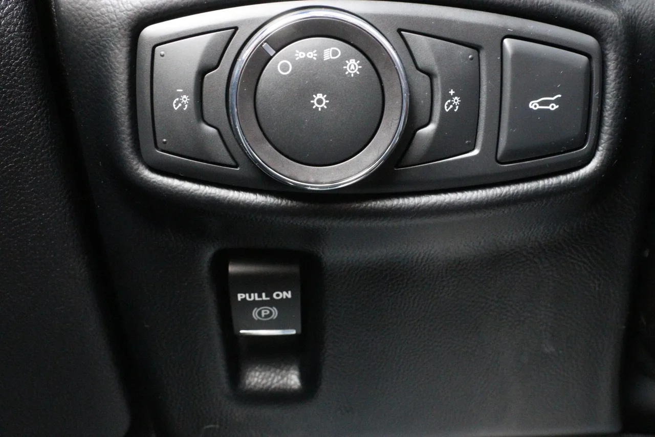 2018 Lincoln MKX Reserve Sport Utility 4D in white — photo 28 of 35