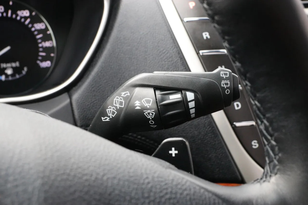 2018 Lincoln MKX Reserve Sport Utility 4D in white — photo 32 of 35