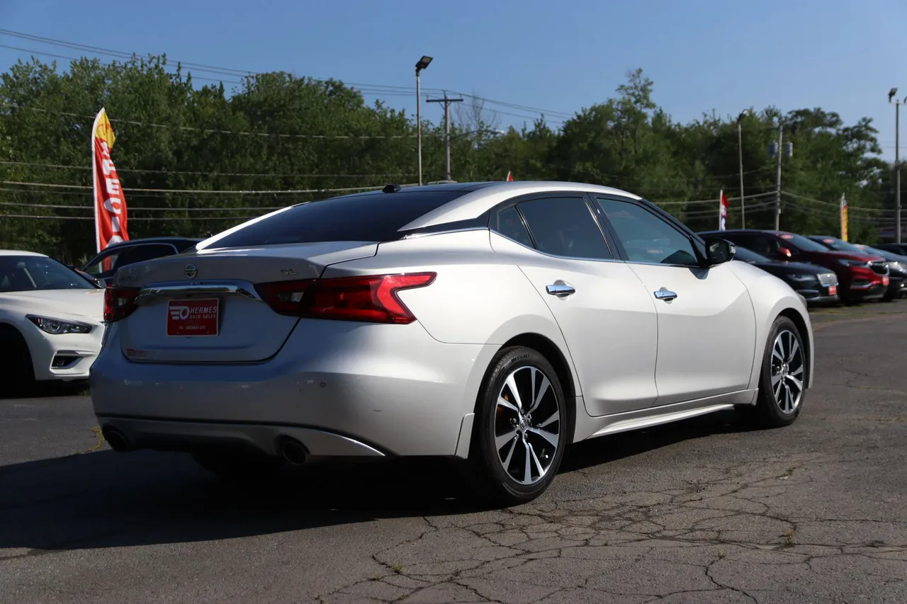 2018 Nissan Maxima SL Sedan 4D in silver — photo 5 of 33