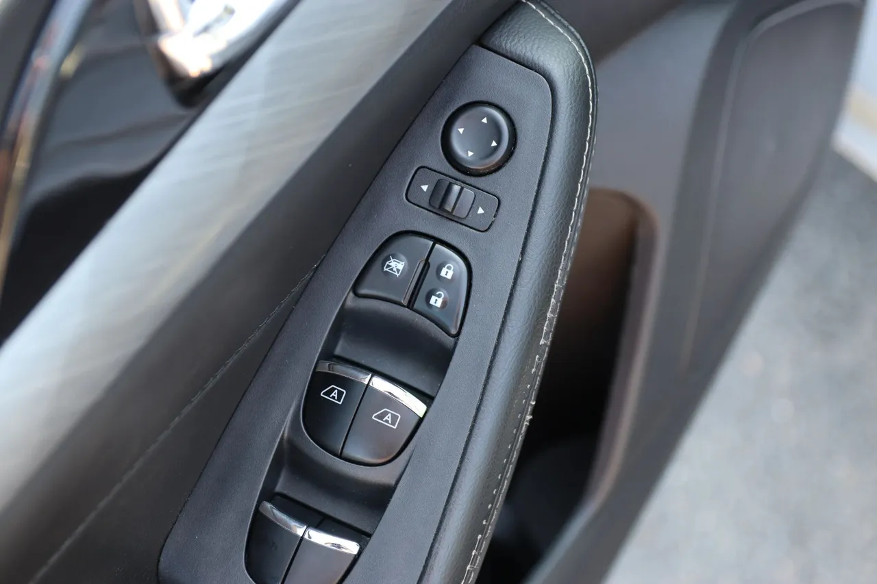 2018 Nissan Maxima SL Sedan 4D in silver — photo 13 of 33
